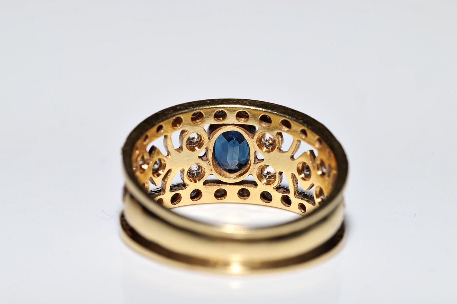 Vintage Circa 1980s 18k Gold Natural Diamond And Sapphire Decorated Ring  For Sale 3