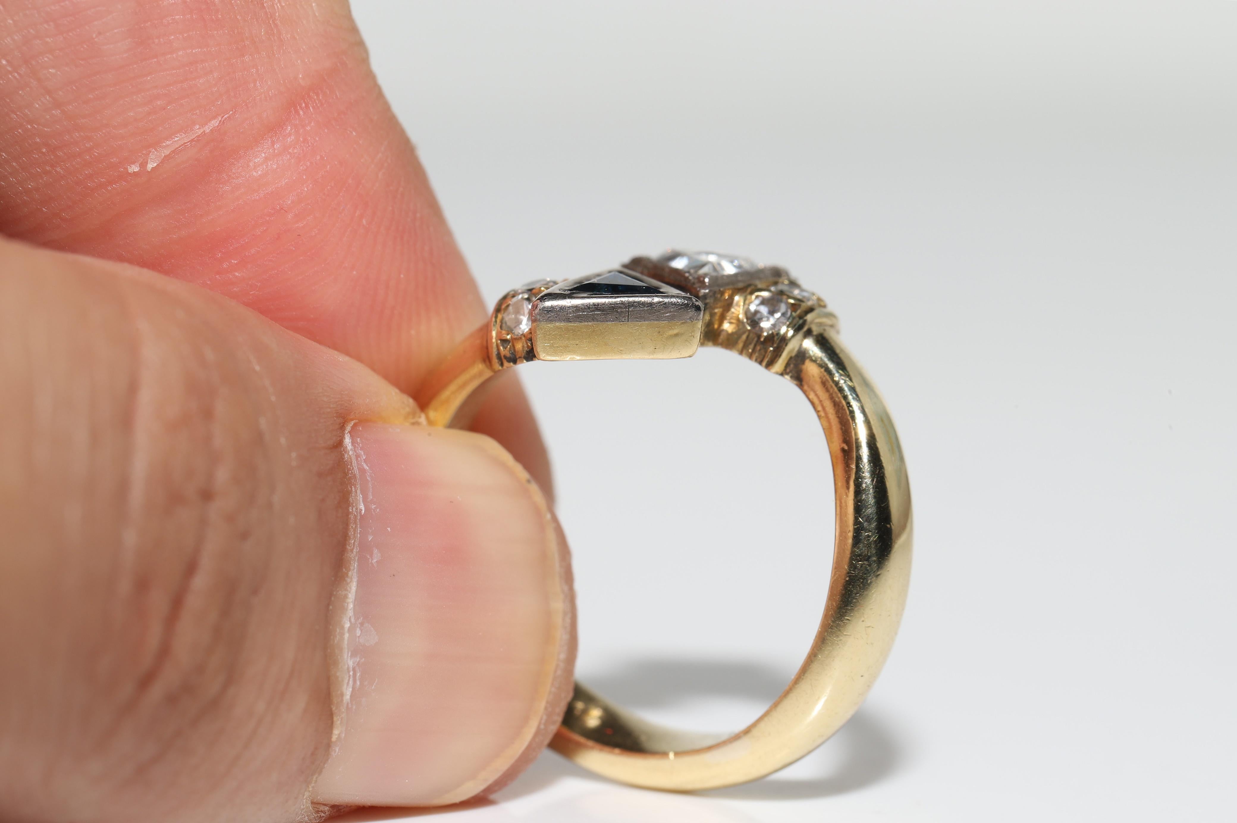 Vintage Circa 1980s 18k Gold Natural Diamond And Sapphire Decorated Ring For Sale 3