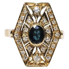 Vintage Circa 1980 Bague en or 18k décorée de diamants naturels et de saphirs