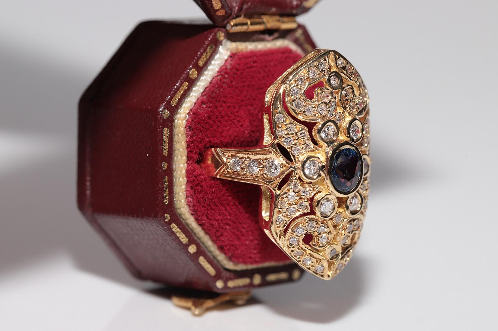 In ottime condizioni.
Il peso totale è di 7,8 grammi.
Totalmente è un diamante da 0,75 ct.
Il diamante ha colore G-H-I e purezza vs-s1.
Totalmente è uno zaffiro da 0,25 ct.
La misura dell'anello è US 7.25
Possiamo realizzare qualsiasi dimensione.
La