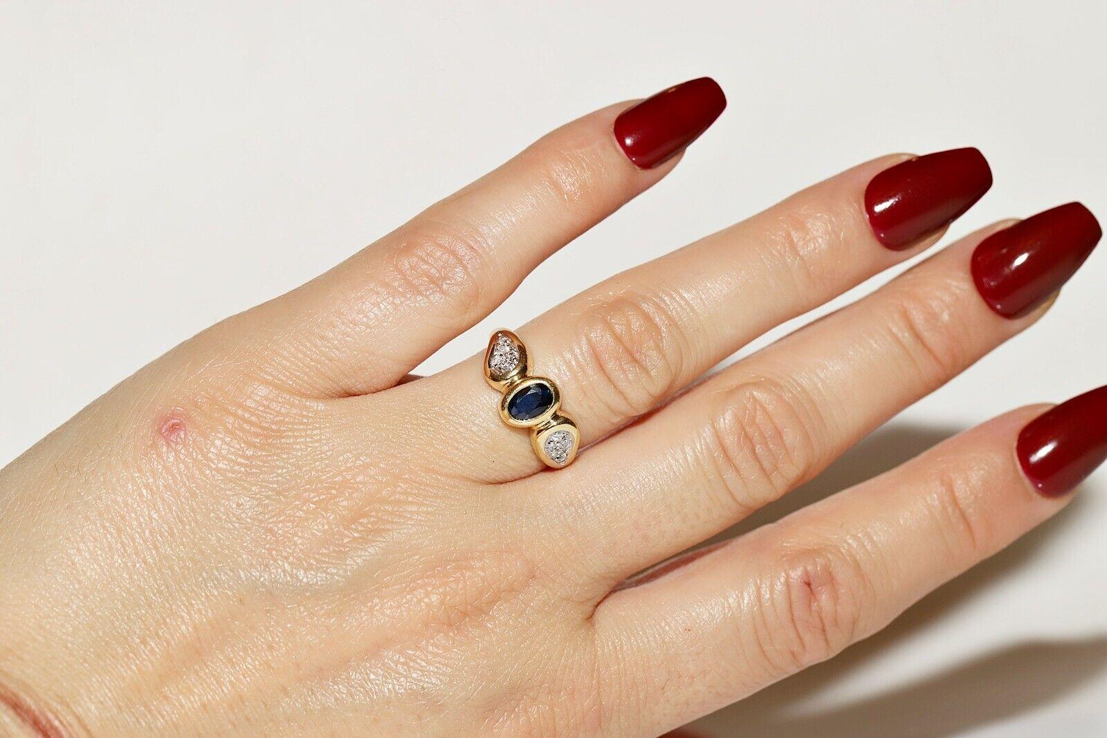 Vintage Circa 1980s 18k Gold Natural Diamond And Sapphire Ring  For Sale 5