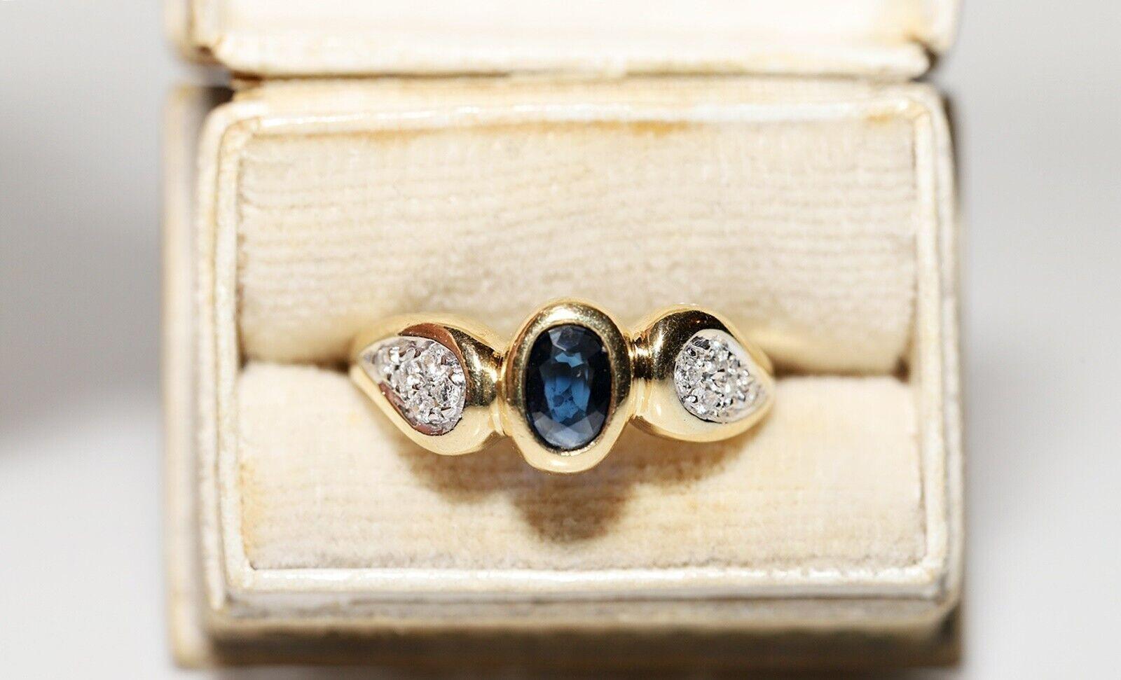 Vintage Circa 1980s 18k Gold Natural Diamond And Sapphire Ring  For Sale 6