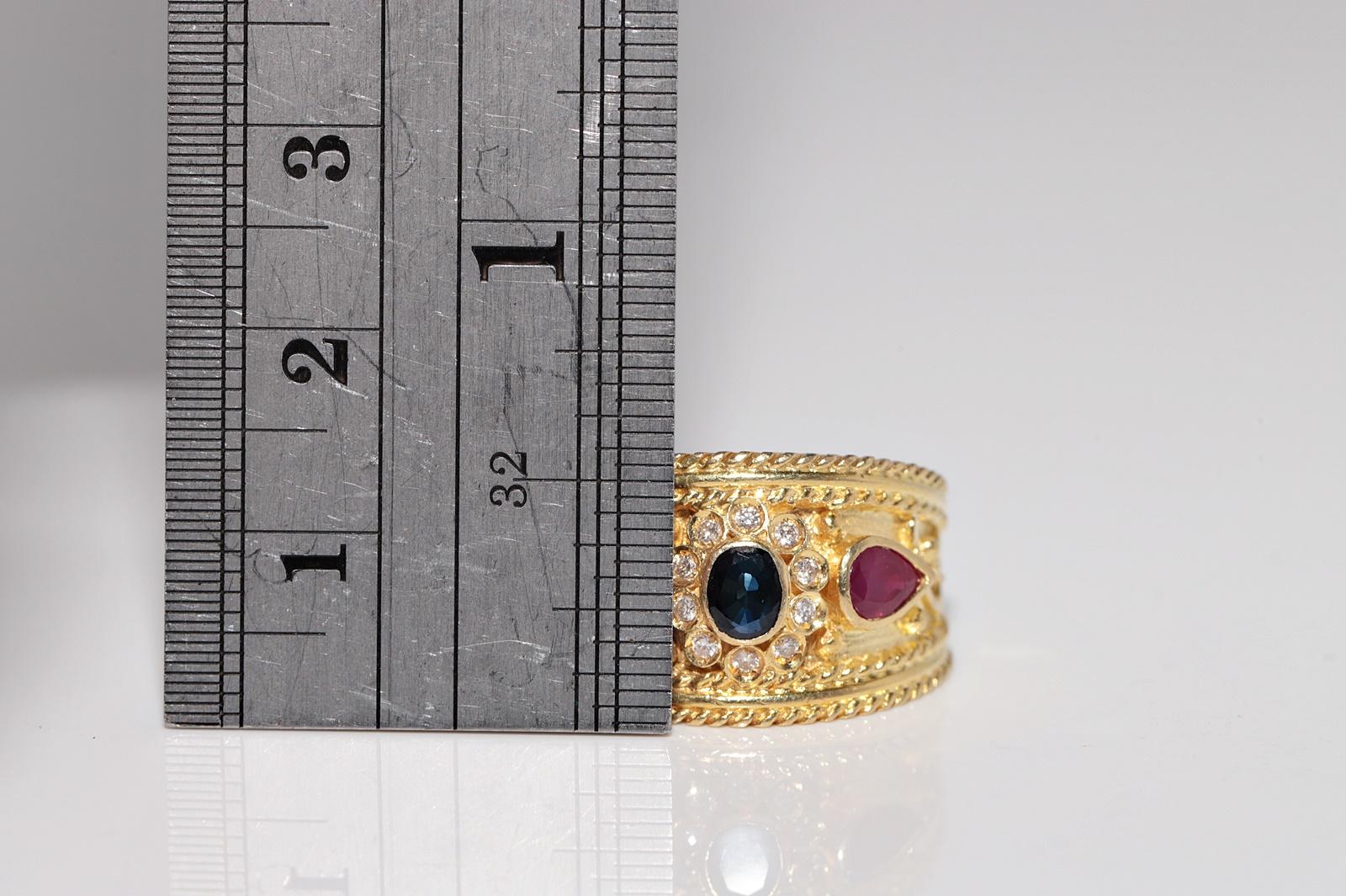 Vintage CIRCA 1980er Jahre 18k Gold natürlichen Diamanten und Saphir Rubin verziert Ring im Angebot 5