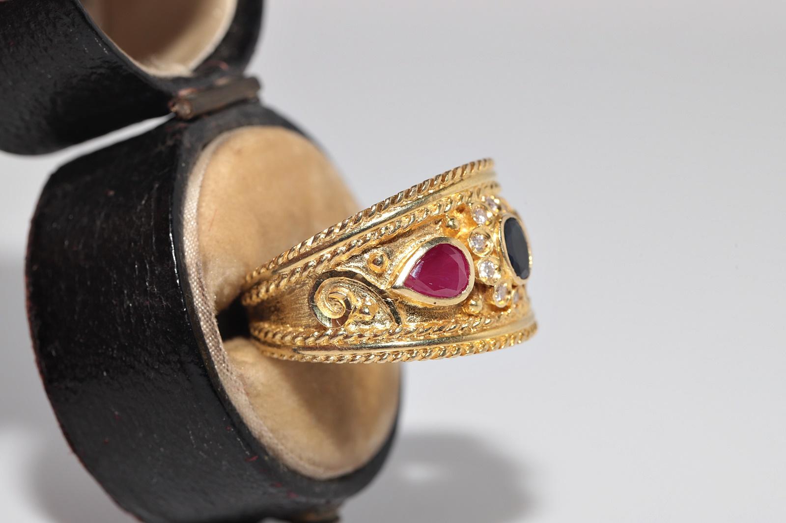 Vintage CIRCA 1980er Jahre 18k Gold natürlichen Diamanten und Saphir Rubin verziert Ring (Kunsthandwerker*in) im Angebot