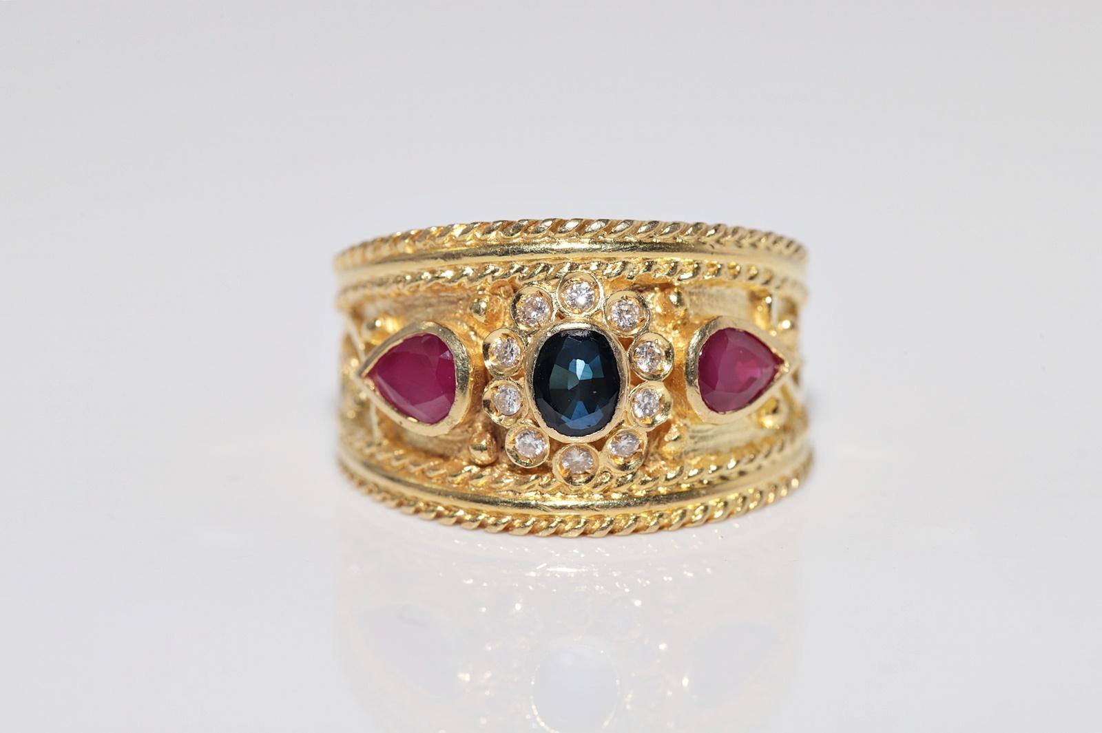 Vintage CIRCA 1980er Jahre 18k Gold natürlichen Diamanten und Saphir Rubin verziert Ring (Brillantschliff) im Angebot