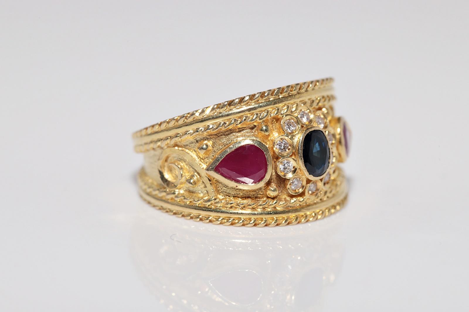 Vintage CIRCA 1980er Jahre 18k Gold natürlichen Diamanten und Saphir Rubin verziert Ring im Zustand „Gut“ im Angebot in Fatih/İstanbul, 34