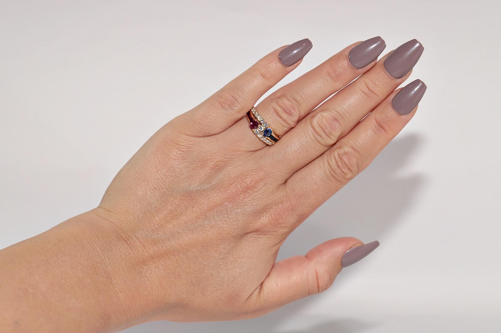 Vintage CIRCA 1980er Jahre 18k Gold natürlichen Diamanten und Saphir Rubin verziert Ring für Damen oder Herren im Angebot