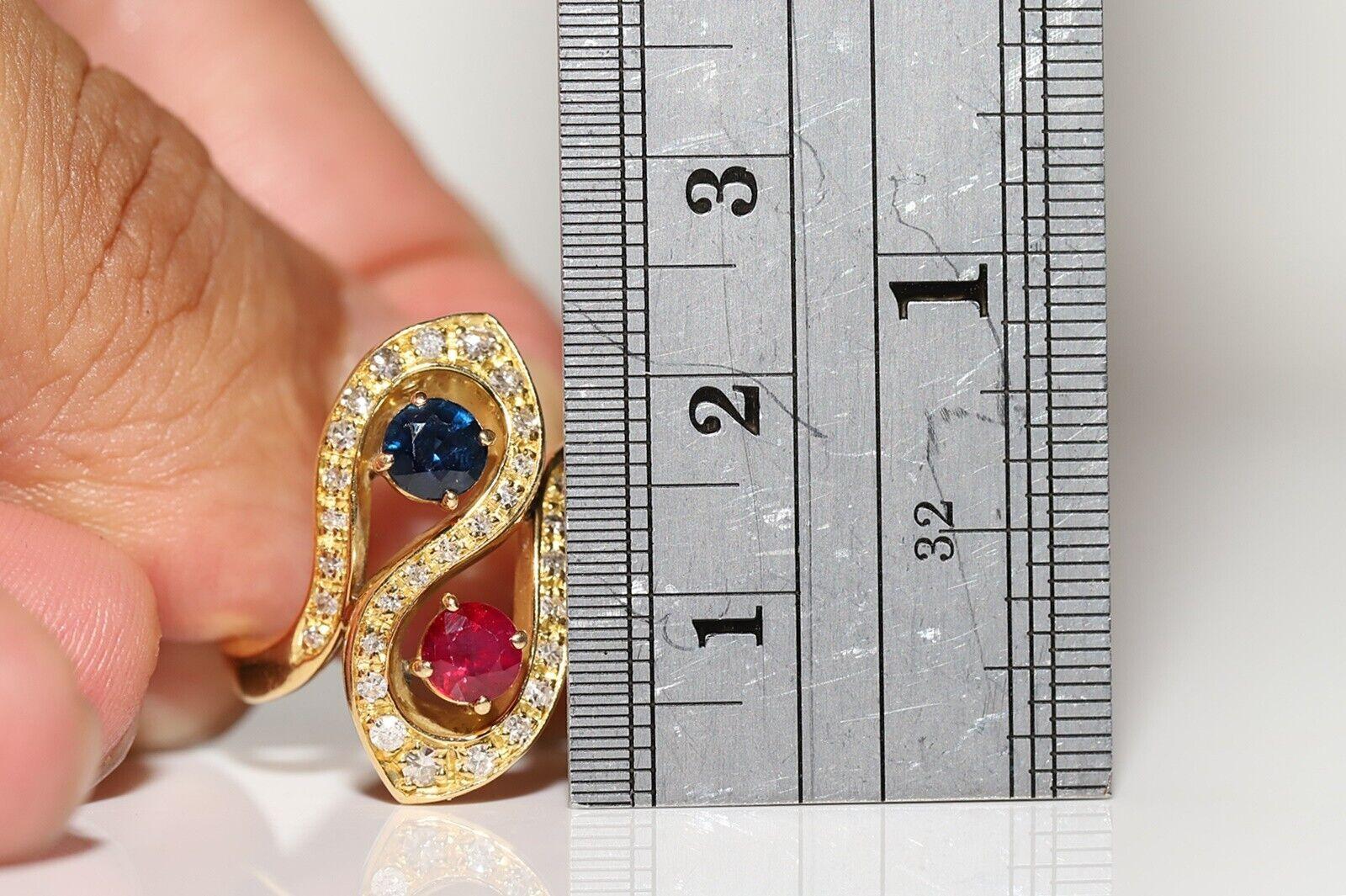 Vintage Circa 1980s 18k Gold Natural Diamond And Sapphire Ruby Ring For Sale 5