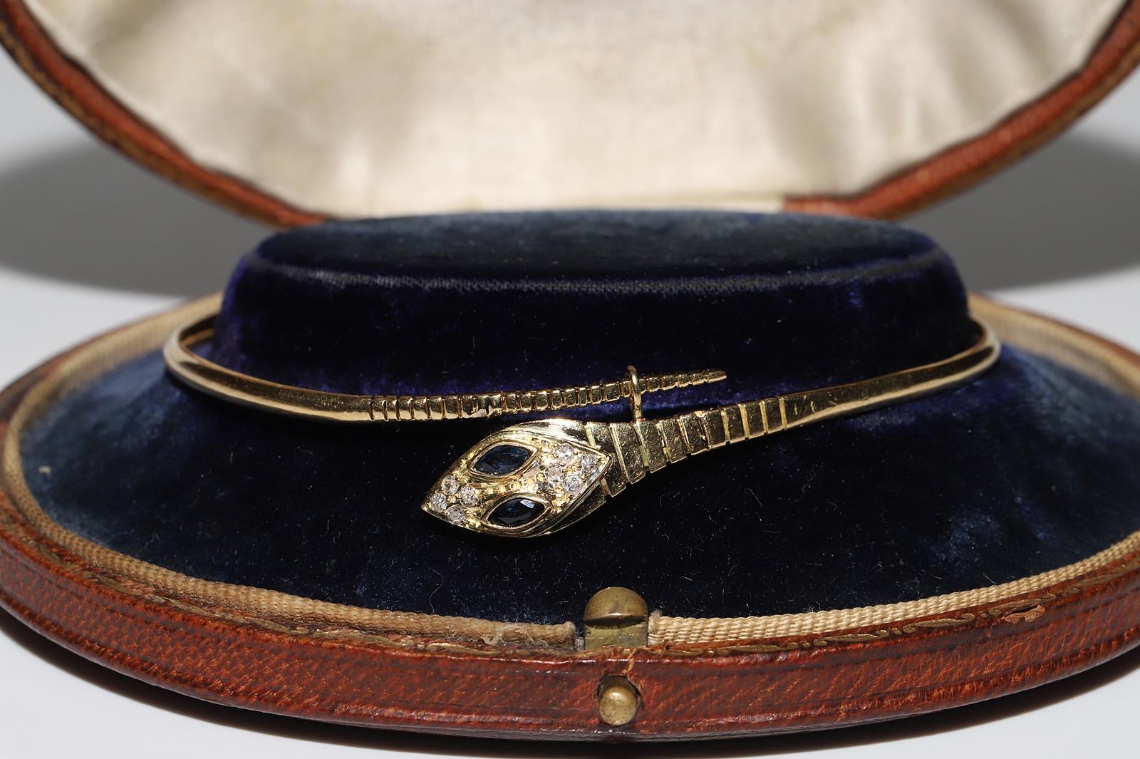 Retro Vintage Circa 1980s 18k Gold Natural Diamond And Sapphire  Snake Bracelet For Sale