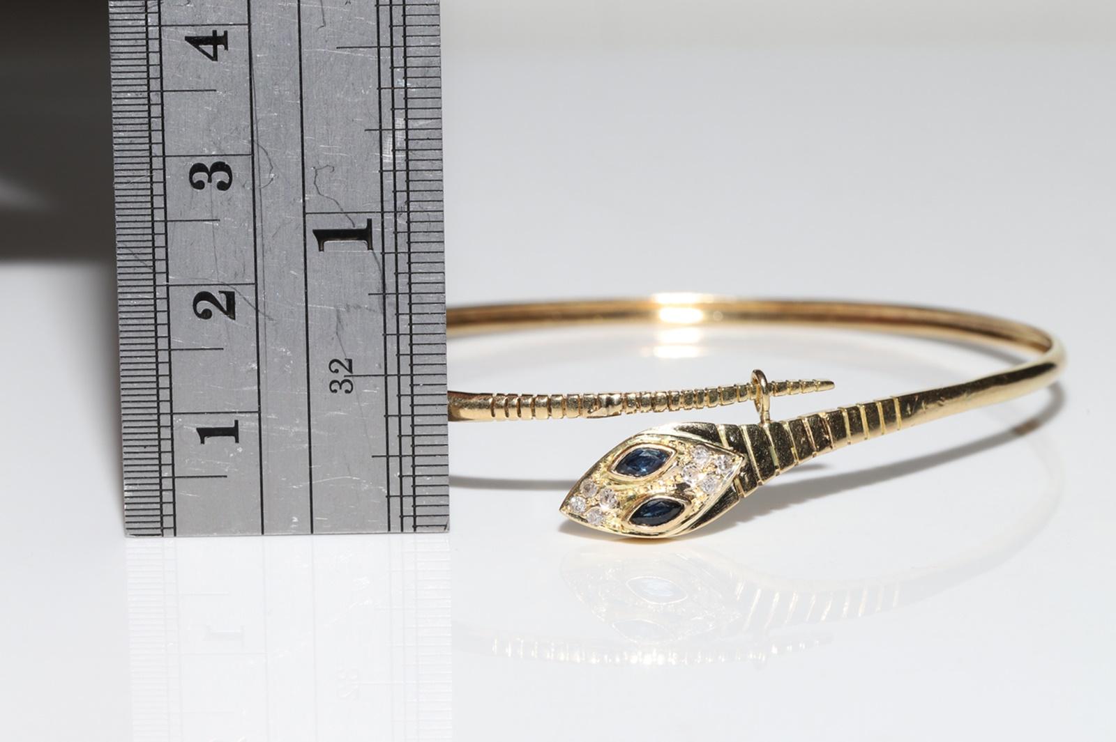 Vintage Circa 1980s 18k Gold Natural Diamond And Sapphire  Snake Bracelet For Sale 2