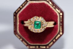 Vintage Circa 1980s 18k Gold Natural Diamond And Square Cut Emerald Ring