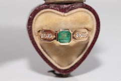 Vintage Circa 1980s 18k Gold Natural Diamond And Square Cut Emerald Ring