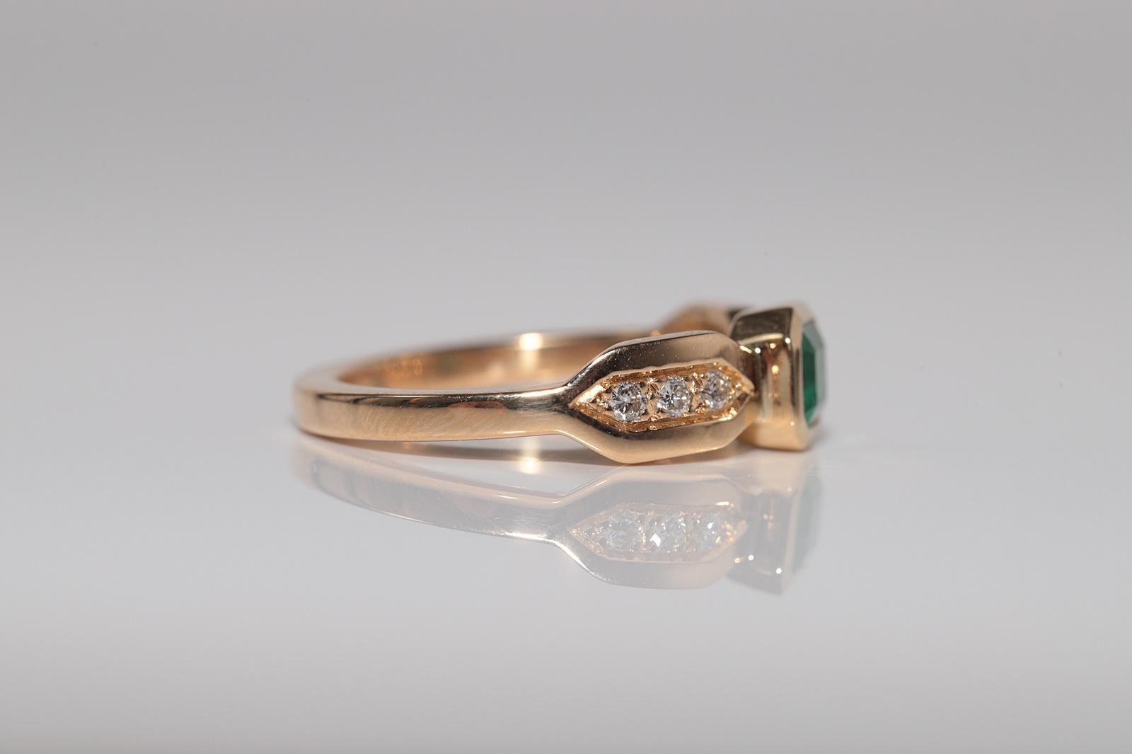 Women's Vintage Circa 1980s 18k Gold Natural Diamond And Square Cut Emerald Ring For Sale