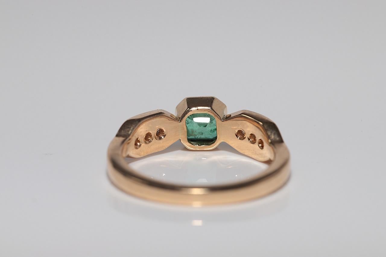 Vintage Circa 1980s 18k Gold Natural Diamond And Square Cut Emerald Ring For Sale 1