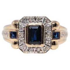 Vintage Circa 1980s 18k Gold Natural Diamond And Square Cut Sapphire Ring