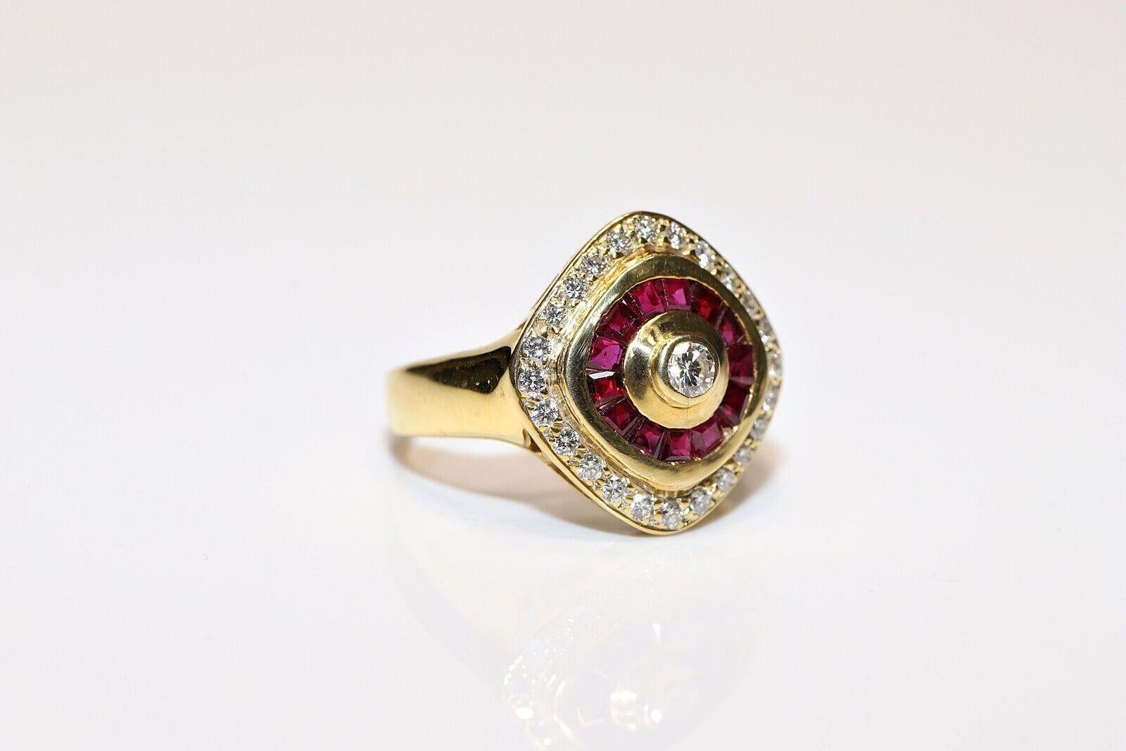 Retro Vintage Circa 1980s 18k Gold Natural Diamond Caliber Ruby Decorated Ring For Sale