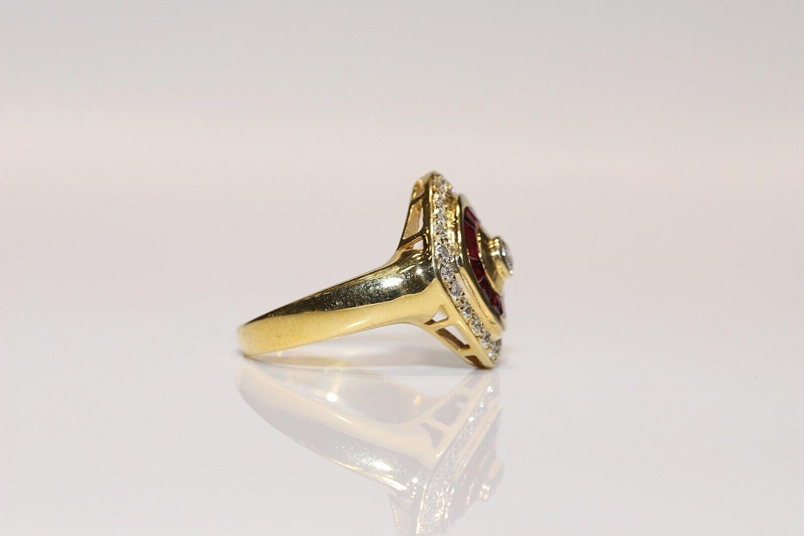 Brilliant Cut Vintage Circa 1980s 18k Gold Natural Diamond Caliber Ruby Decorated Ring For Sale