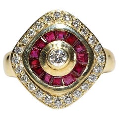 Vintage Circa 1980er Jahre 18k Gold Natürlicher Diamant Kaliber Rubin Dekorierter Ring