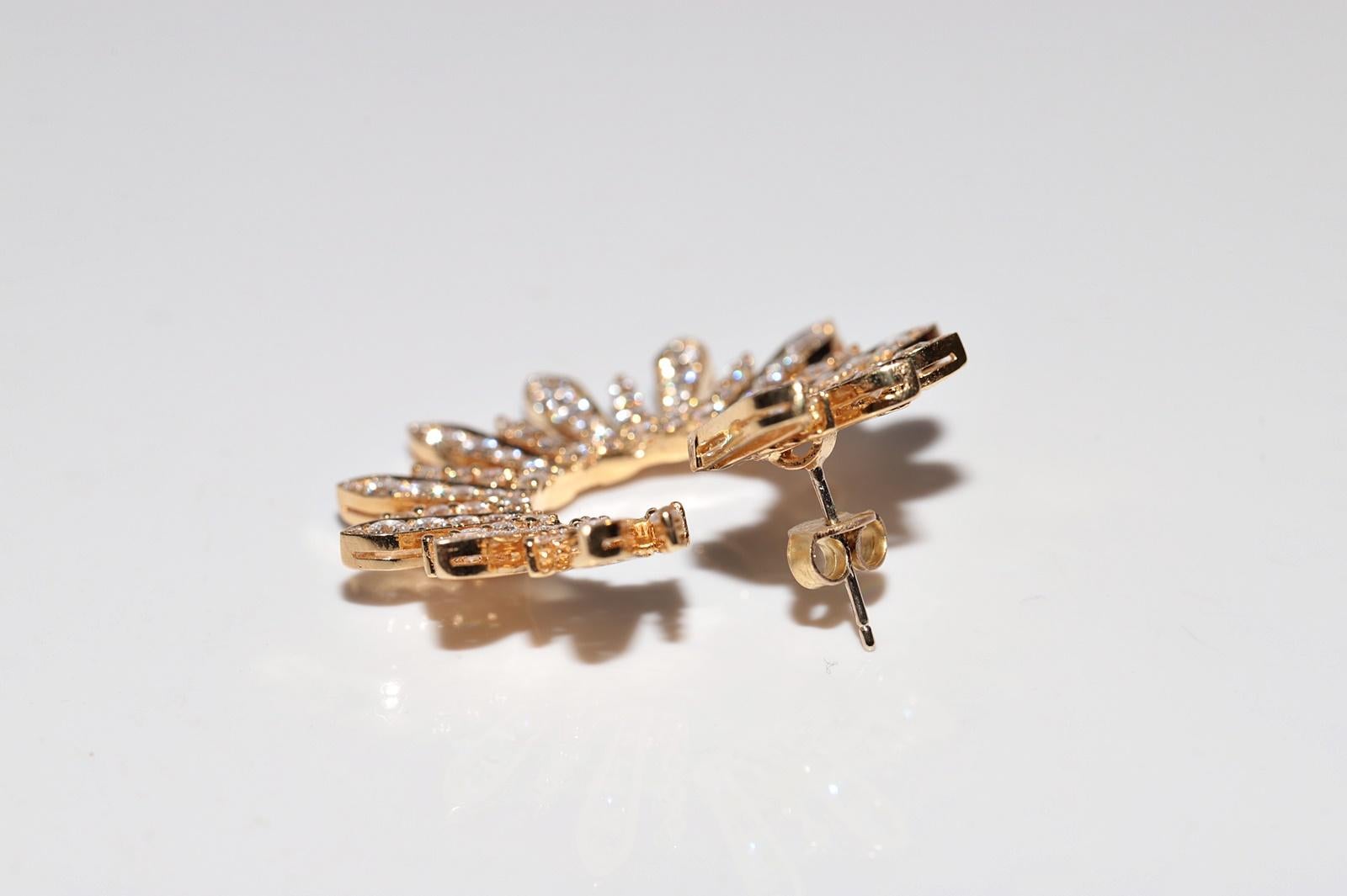 Vintage Circa 1980s 18k Gold Natural Diamond Decorated Amazing Earring For Sale 6