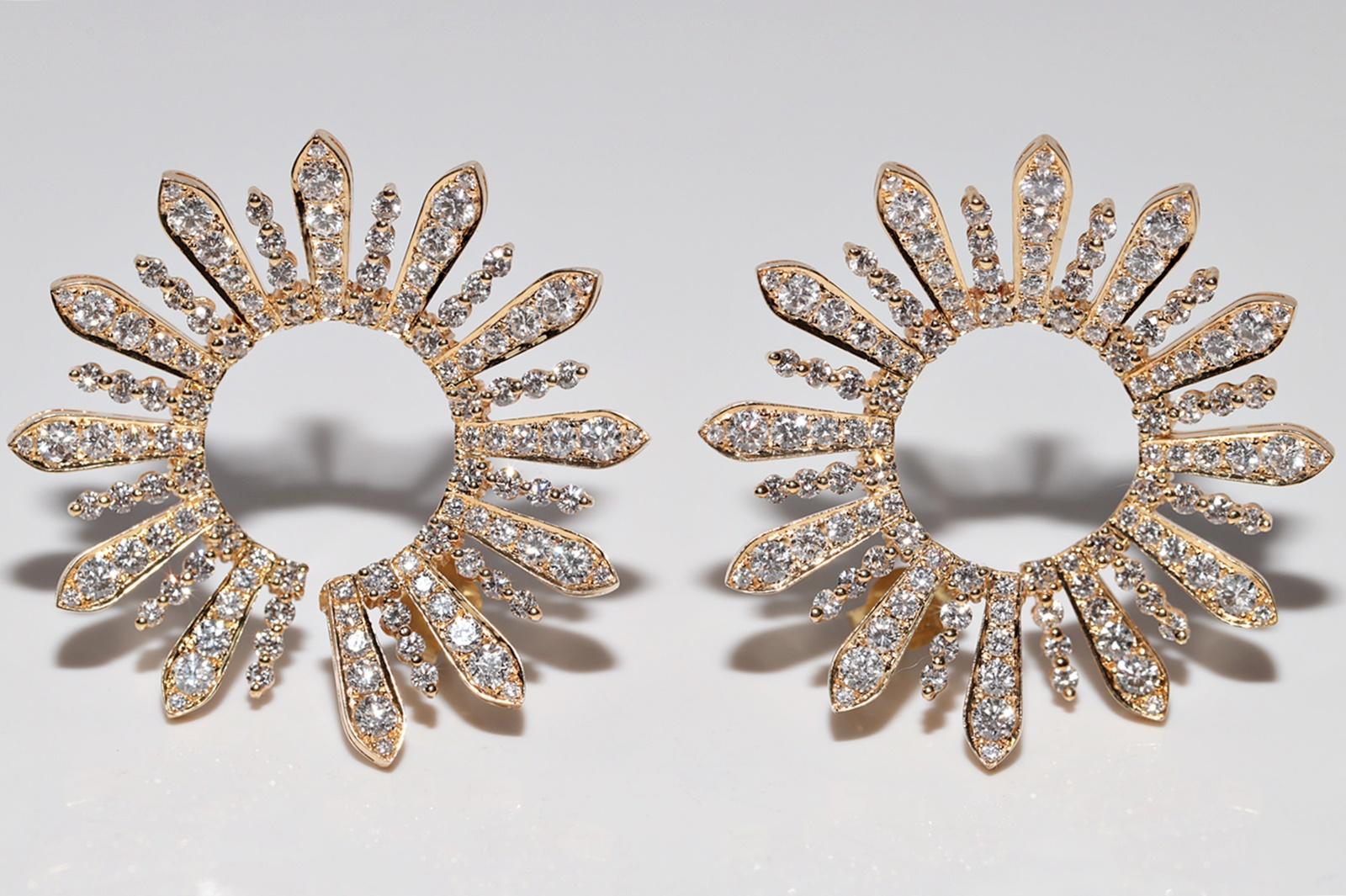 Vintage Circa 1980s 18k Gold Natural Diamond Decorated Amazing Earring In Good Condition For Sale In Fatih/İstanbul, 34