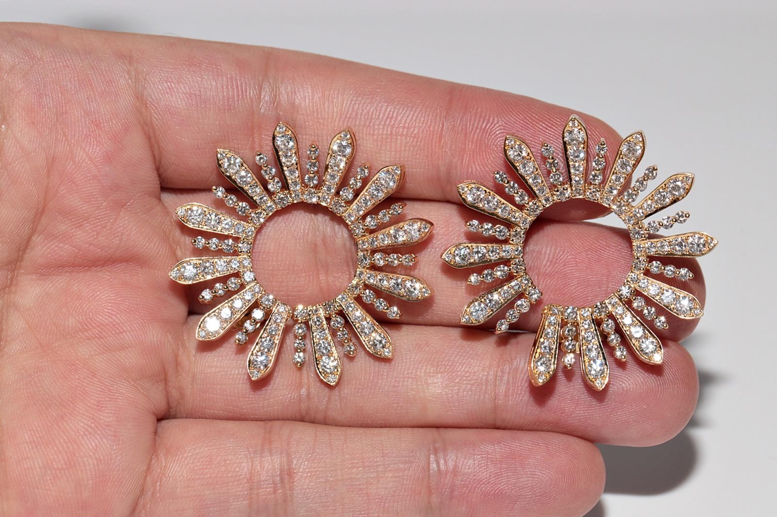 Vintage Circa 1980s 18k Gold Natural Diamond Decorated Amazing Earring For Sale 1