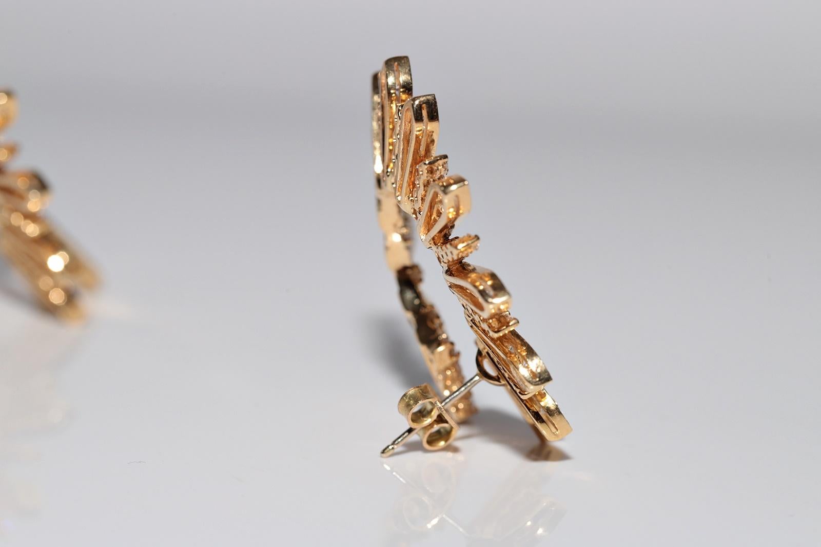 Vintage Circa 1980s 18k Gold Natural Diamond Decorated Amazing Earring For Sale 3