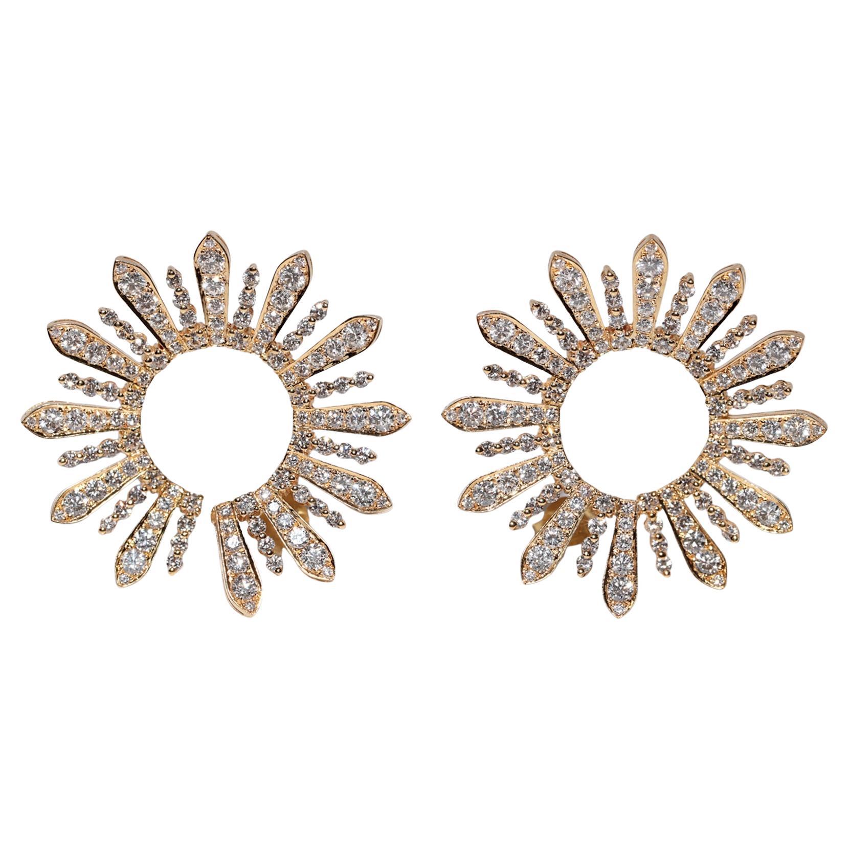 Vintage Circa 1980s 18k Gold Natural Diamond Decorated Amazing Earring