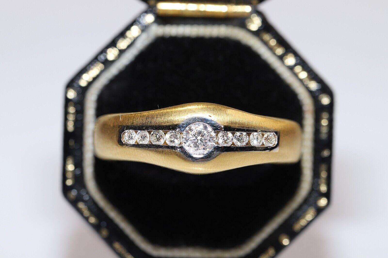 Vintage Circa 1980s 18k Gold Natural Diamond Decorated Band Ring  For Sale 5