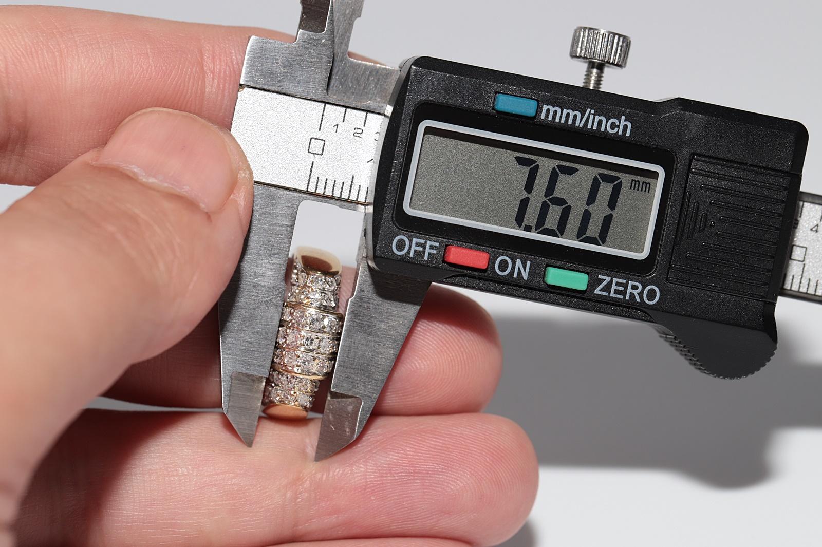 Anello a fascia decorato con diamanti naturali in oro 18 carati, CIRCA GLI ANNI 80 in vendita 5