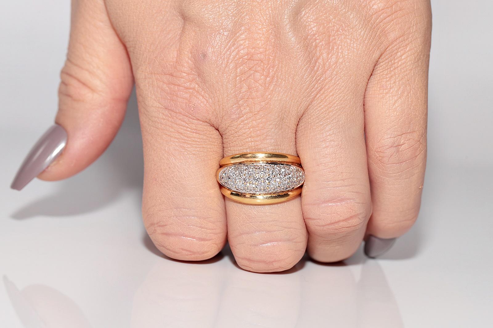 Anillo Vintage Circa 1980s Oro 18k Decorado con Diamantes Naturales en venta 7