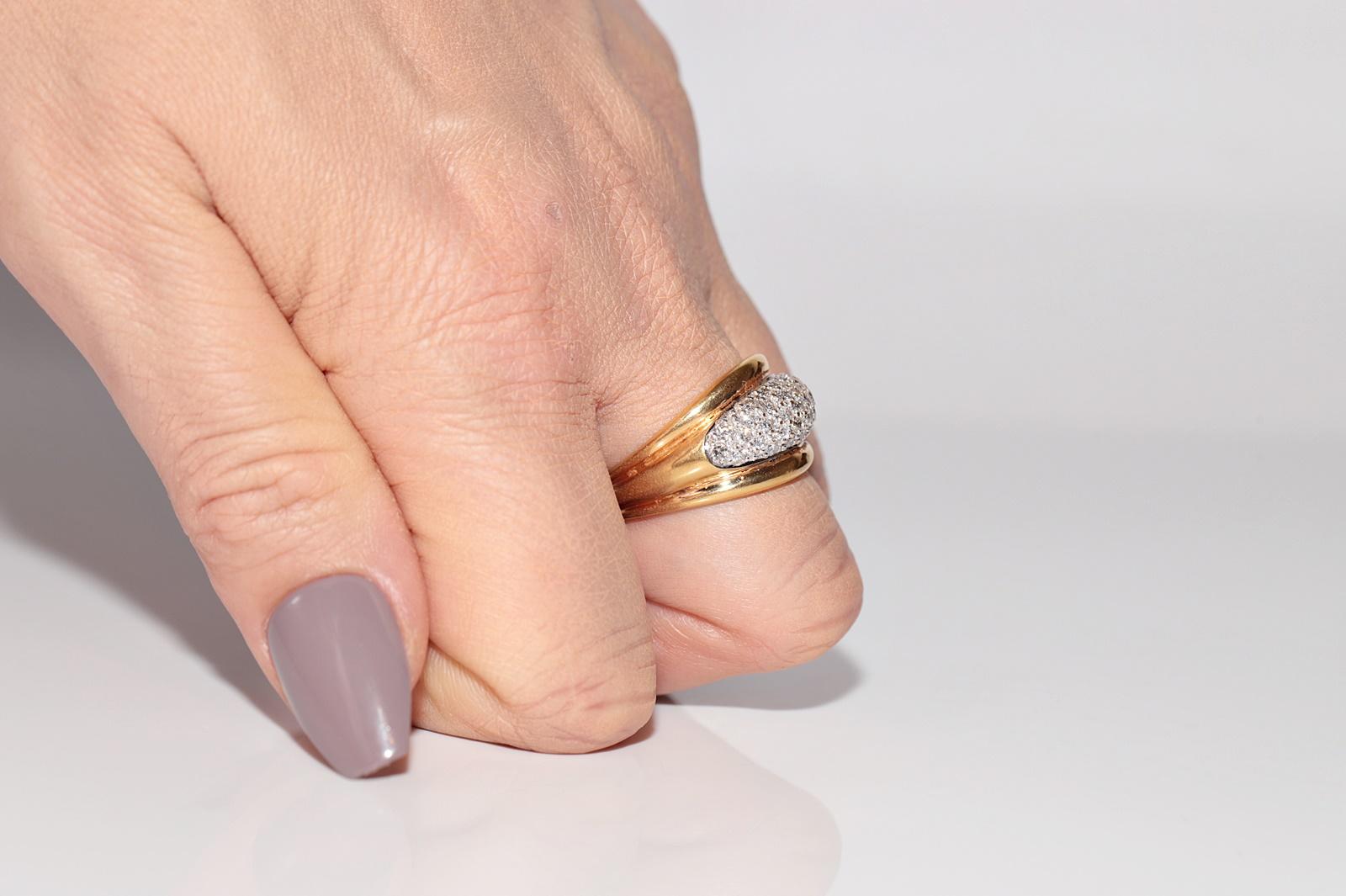 Anillo Vintage Circa 1980s Oro 18k Decorado con Diamantes Naturales en venta 9