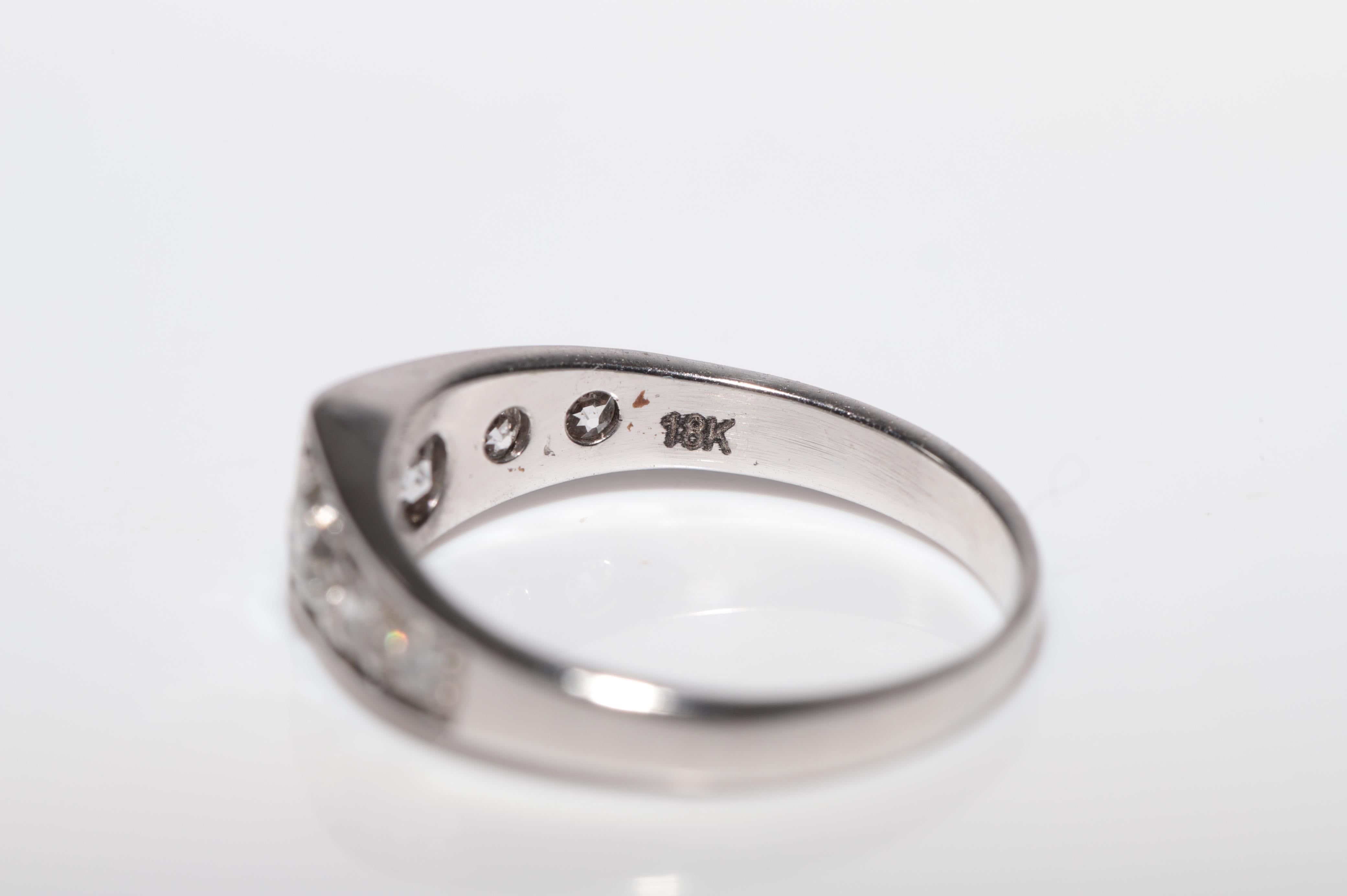 Anello a fascia decorato con diamanti naturali in oro 18 carati, CIRCA GLI ANNI 80 in vendita 11