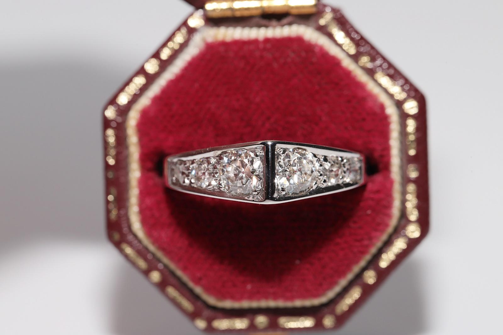 In sehr gutem Zustand.
Das Gesamtgewicht beträgt 2.7 Gramm.
Insgesamt ist Diamant 0,80 ct.
Der Diamant hat die Farbe G-H-I und die Reinheit s1-s2.
Ringgröße ist US 5.5
Wir können jede Größe herstellen.
Bitte kontaktieren Sie uns bei Fragen.