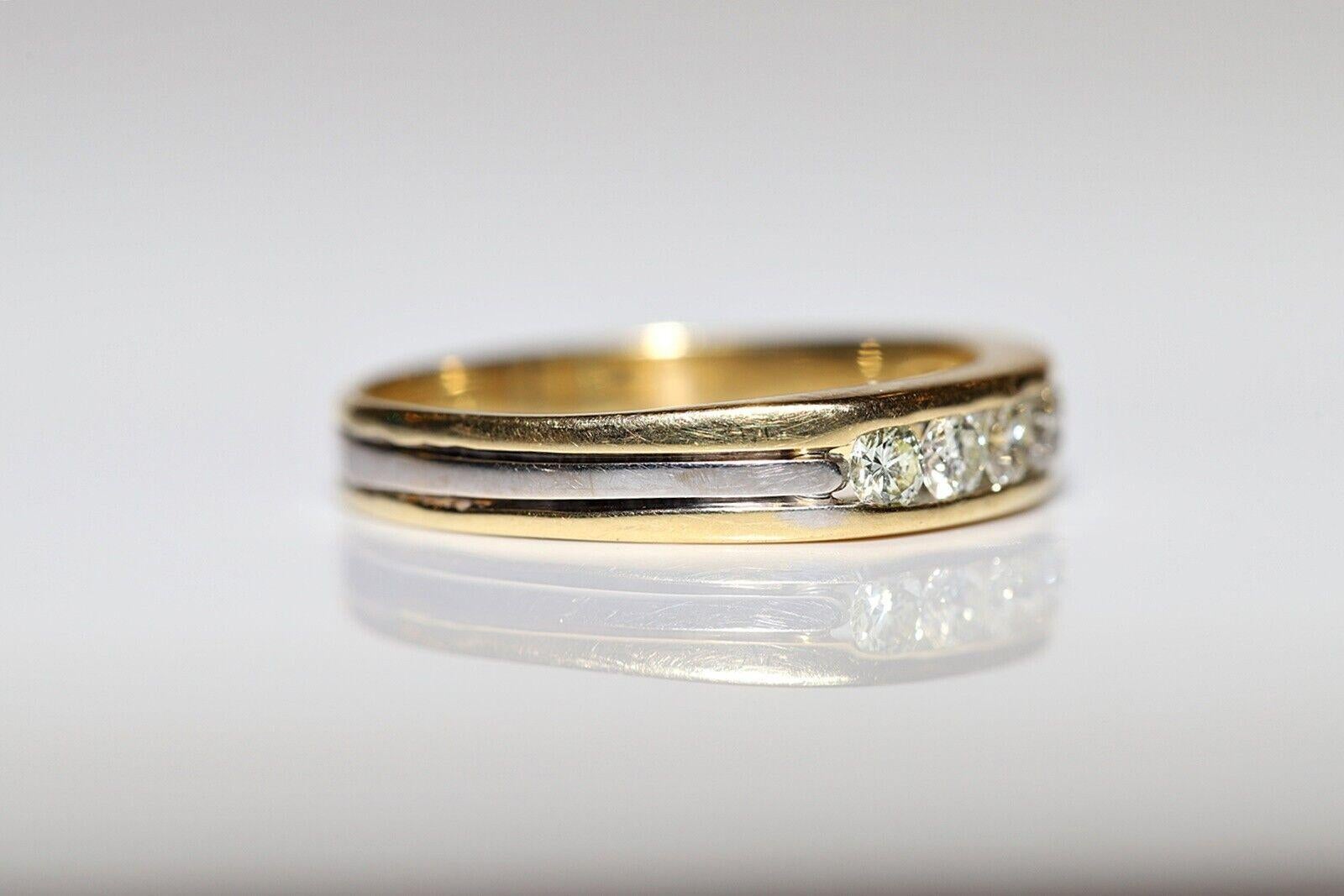 In ottime condizioni.
Il peso totale è di 4,2 grammi.
Il diamante è di circa 0,60 carati.
Il diamante ha un colore G-H-I-J e una purezza vvs-vs.
La misura dell'anello è US 8
Possiamo realizzare qualsiasi dimensione.
Per qualsiasi domanda, contattaci.