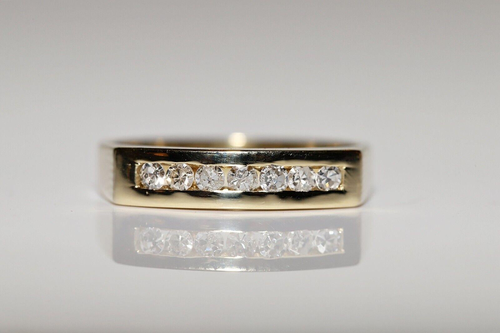 In ottime condizioni.
Il peso totale è di 4 grammi.
Il diamante è di circa 0,30 carati.
Il diamante ha colore H e vs.
La misura dell'anello è US 7.2 
Possiamo realizzare qualsiasi dimensione.
La scatola non è inclusa.
Per qualsiasi domanda,