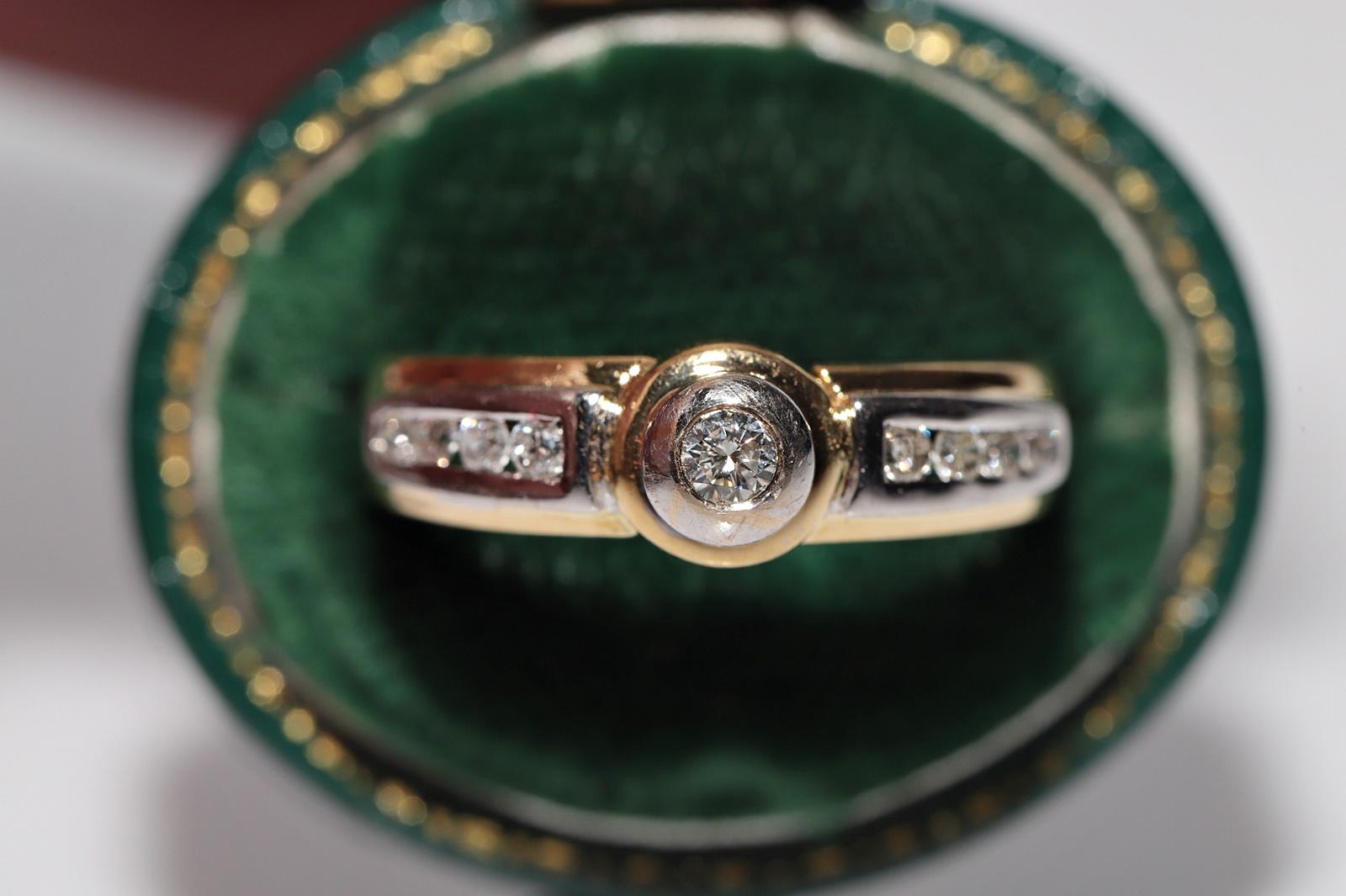 In ottime condizioni.
Il peso totale è di 5,8 grammi.
Totalmente è un diamante da 0,38 ct.
Il diamante ha colore G-H-I e purezza vs-s1.
La misura dell'anello è US 7.25
Possiamo realizzare qualsiasi dimensione.
La scatola non è inclusa.
Per qualsiasi