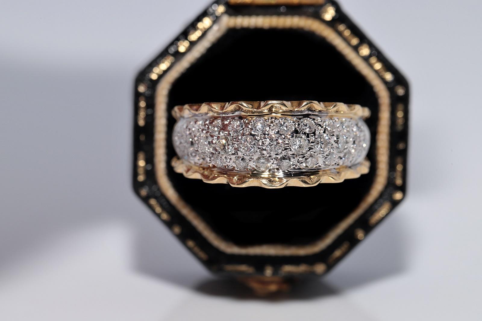 In ottime condizioni.
Il peso totale è di 5,6 grammi.
Totalmente è un diamante di 0,80 ct.
Il diamante ha colore G e purezza vvs1-vs1.
La misura dell'anello è US 7
Possiamo realizzare qualsiasi dimensione.
La scatola non è inclusa.
Per qualsiasi