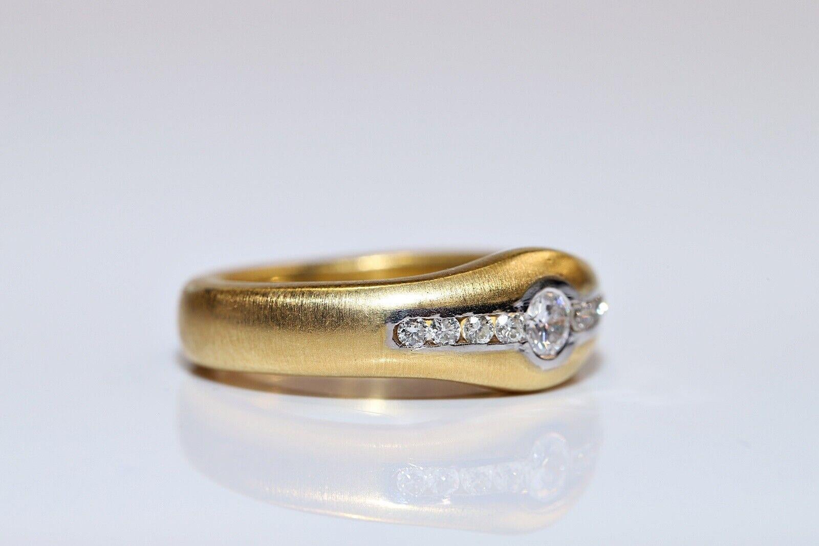 Retro Vintage Circa 1980s 18k Gold Natural Diamond Decorated Band Ring  For Sale