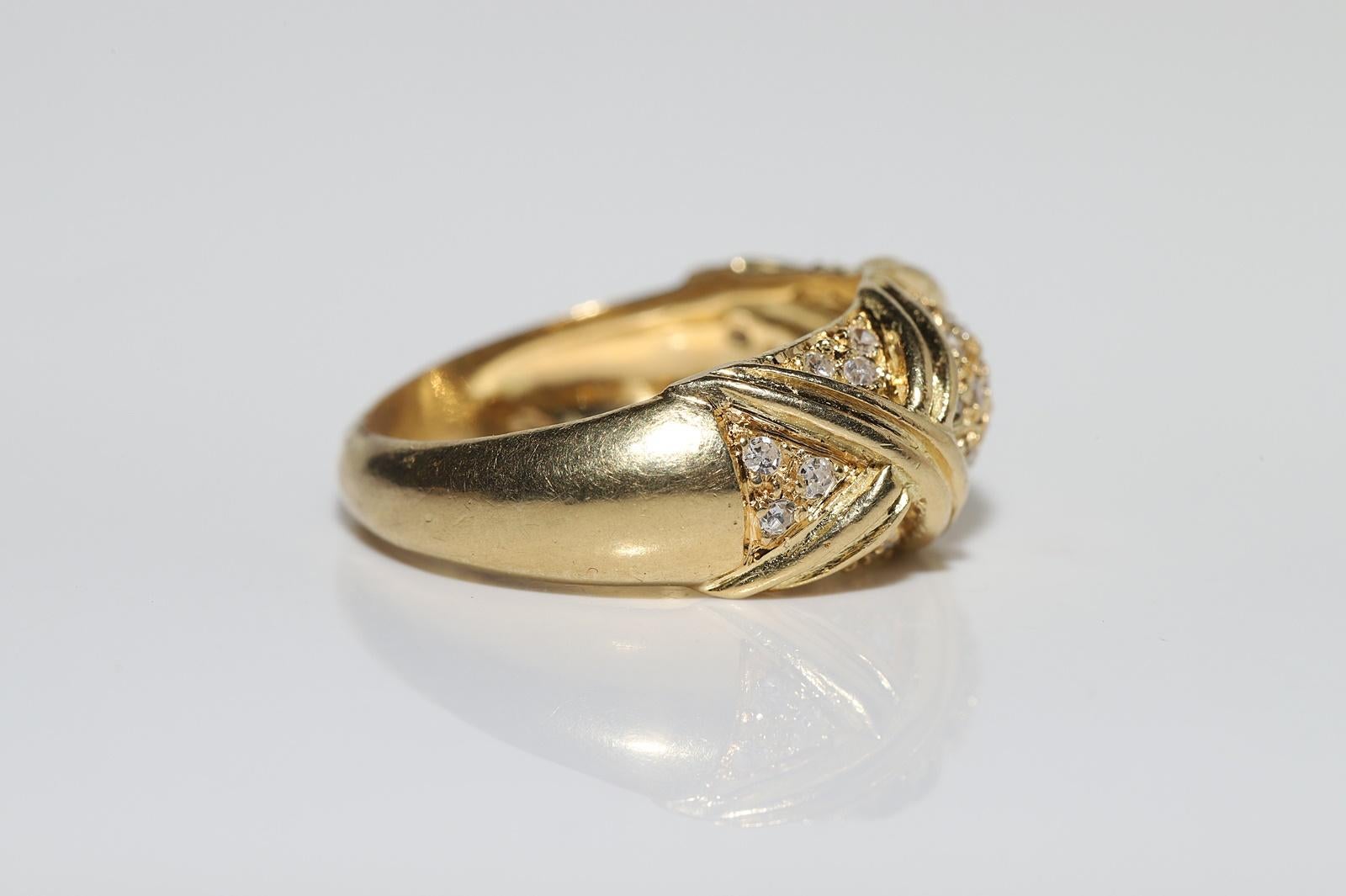 Vintage Circa 1980s 18k Gold Natural Diamond Decorated Band Ring In Good Condition For Sale In Fatih/İstanbul, 34