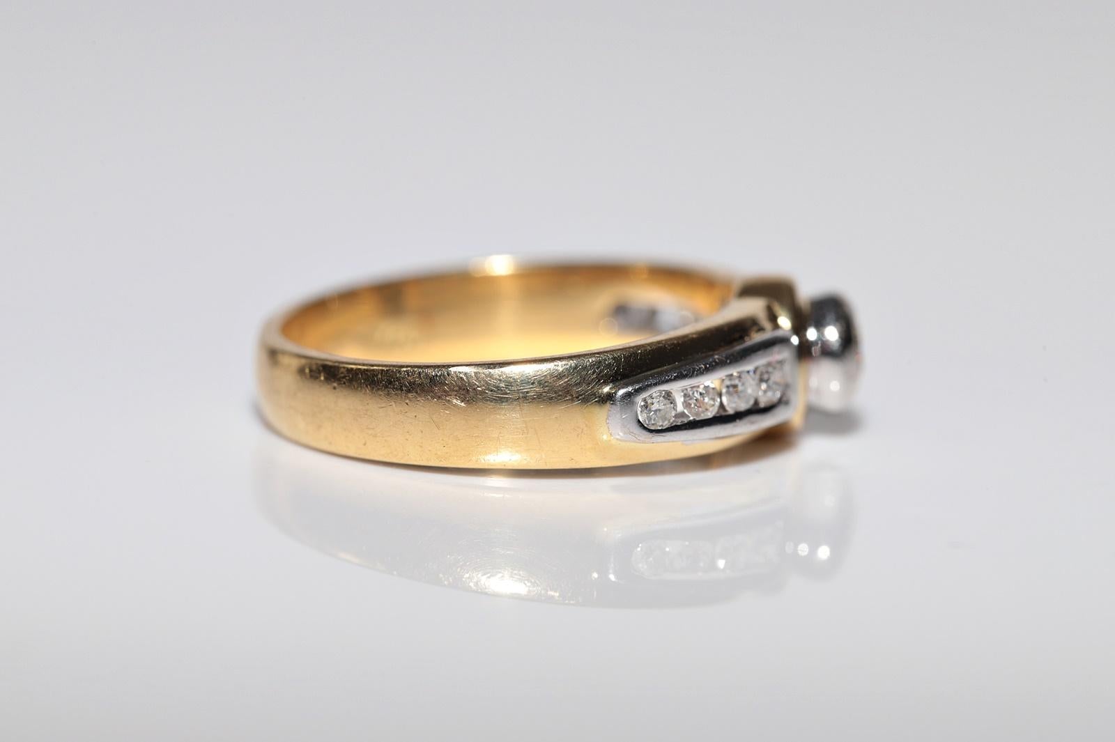 Vintage Circa 1980er Jahre 18k Gold Natürlicher Diamant Dekorierter Ring mit natürlichem Diamant Damen im Angebot