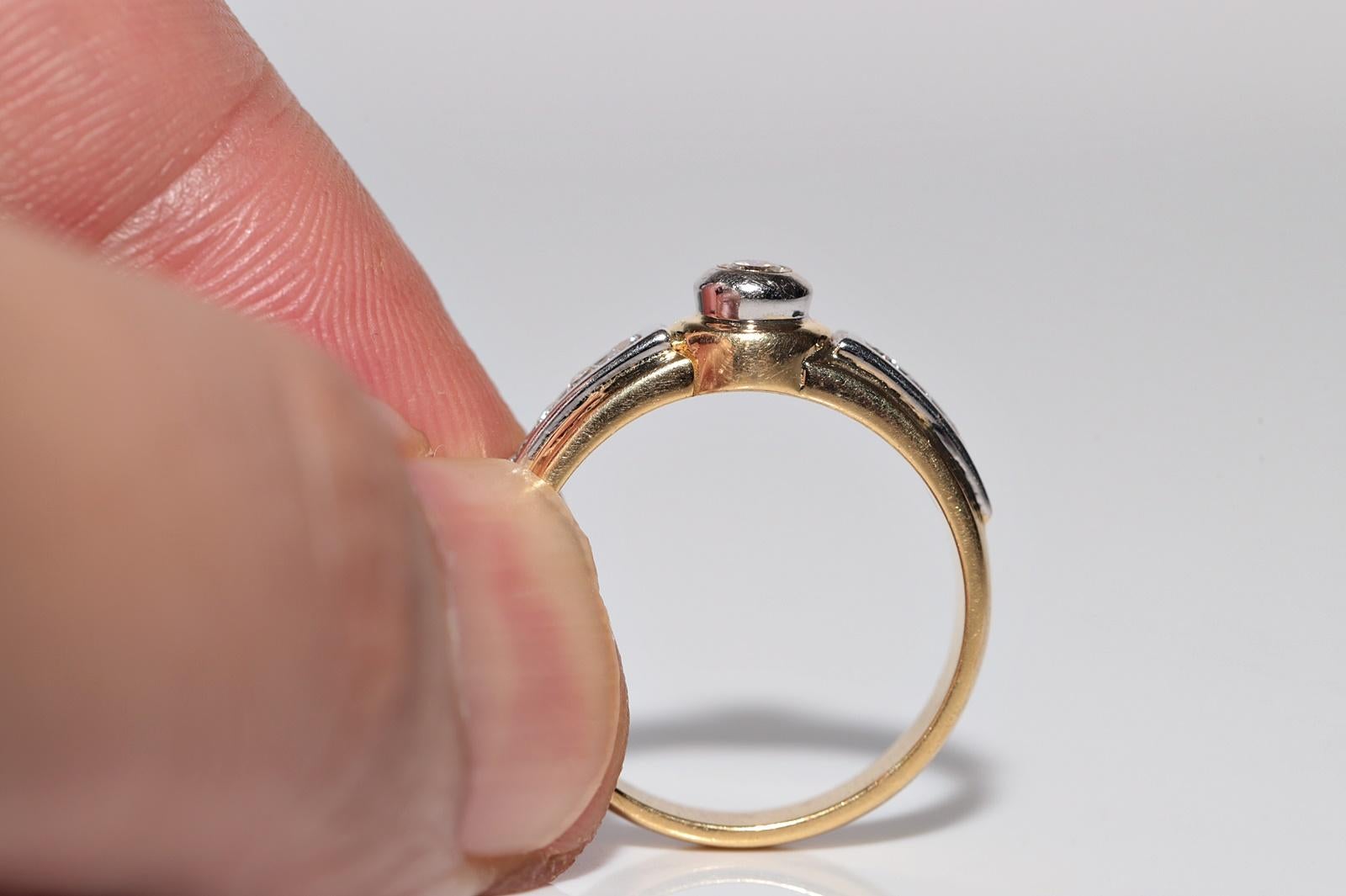 Vintage Circa 1980er Jahre 18k Gold Natürlicher Diamant Dekorierter Ring mit natürlichem Diamant im Angebot 1