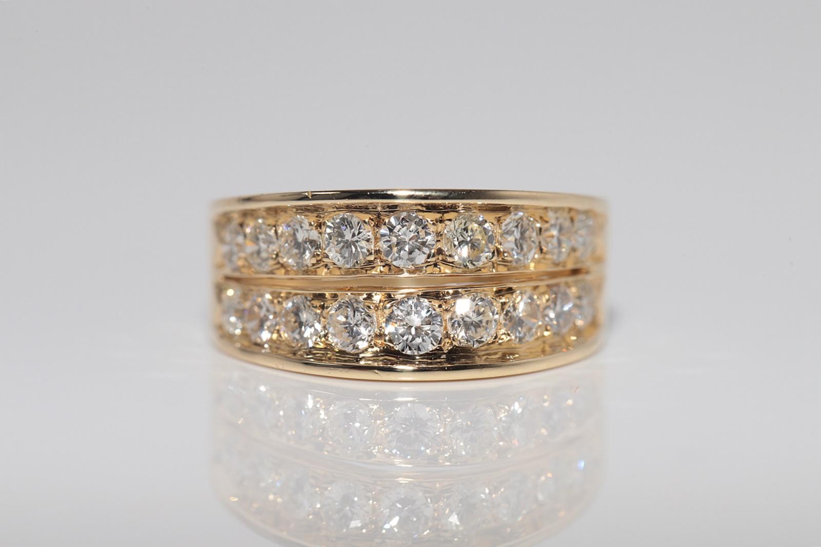 Vintage Circa 1980er Jahre 18k Gold Natürlicher Diamant Dekorierter Ring mit natürlichem Diamant