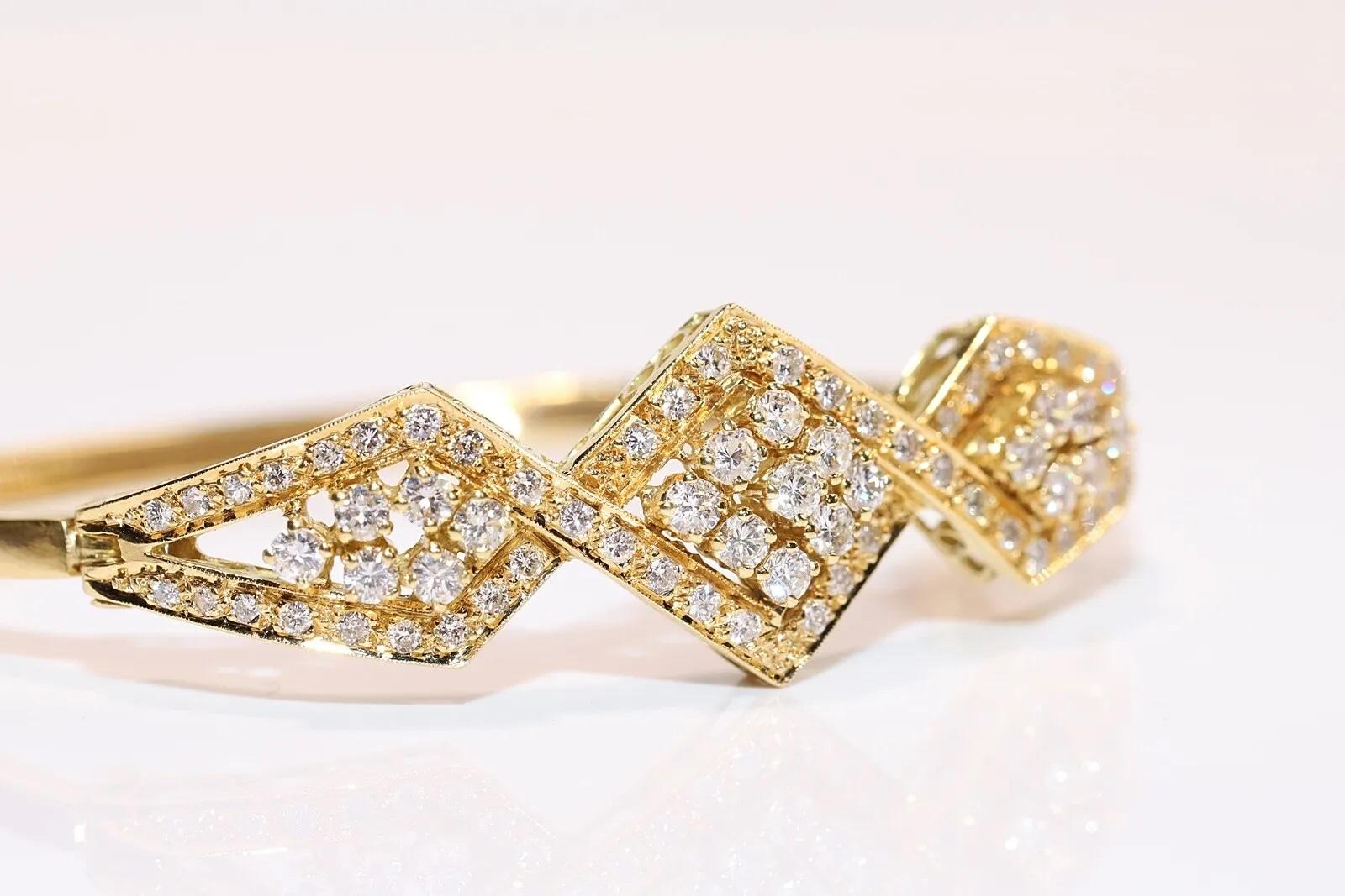Vintage Circa 1980s 18k Gold Natural Diamond Decorated Bangle Bracelet  For Sale 5