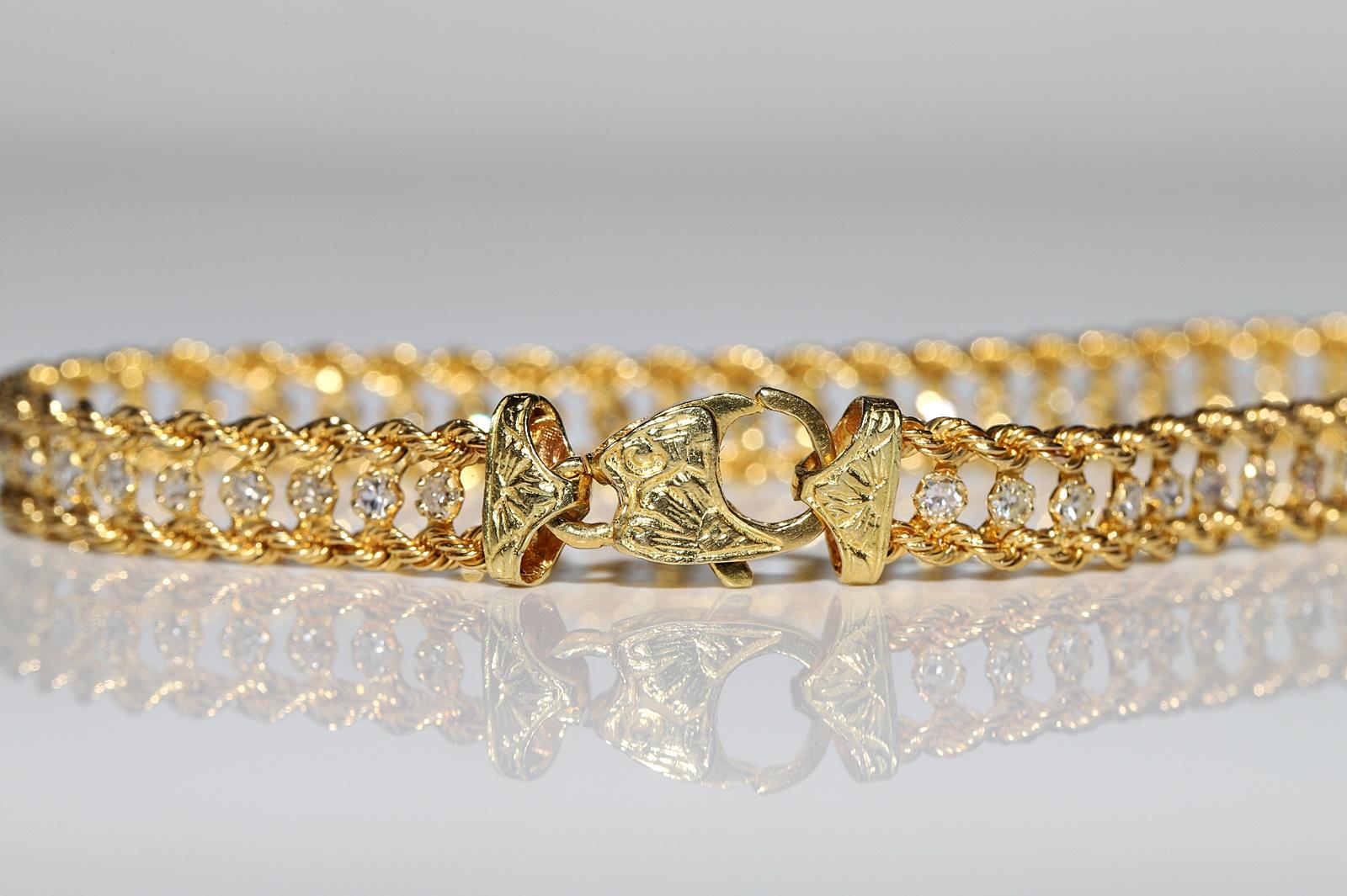 Vintage Circa 1980s 18k Gold Natural Diamond Decorated Bracelet  For Sale 4
