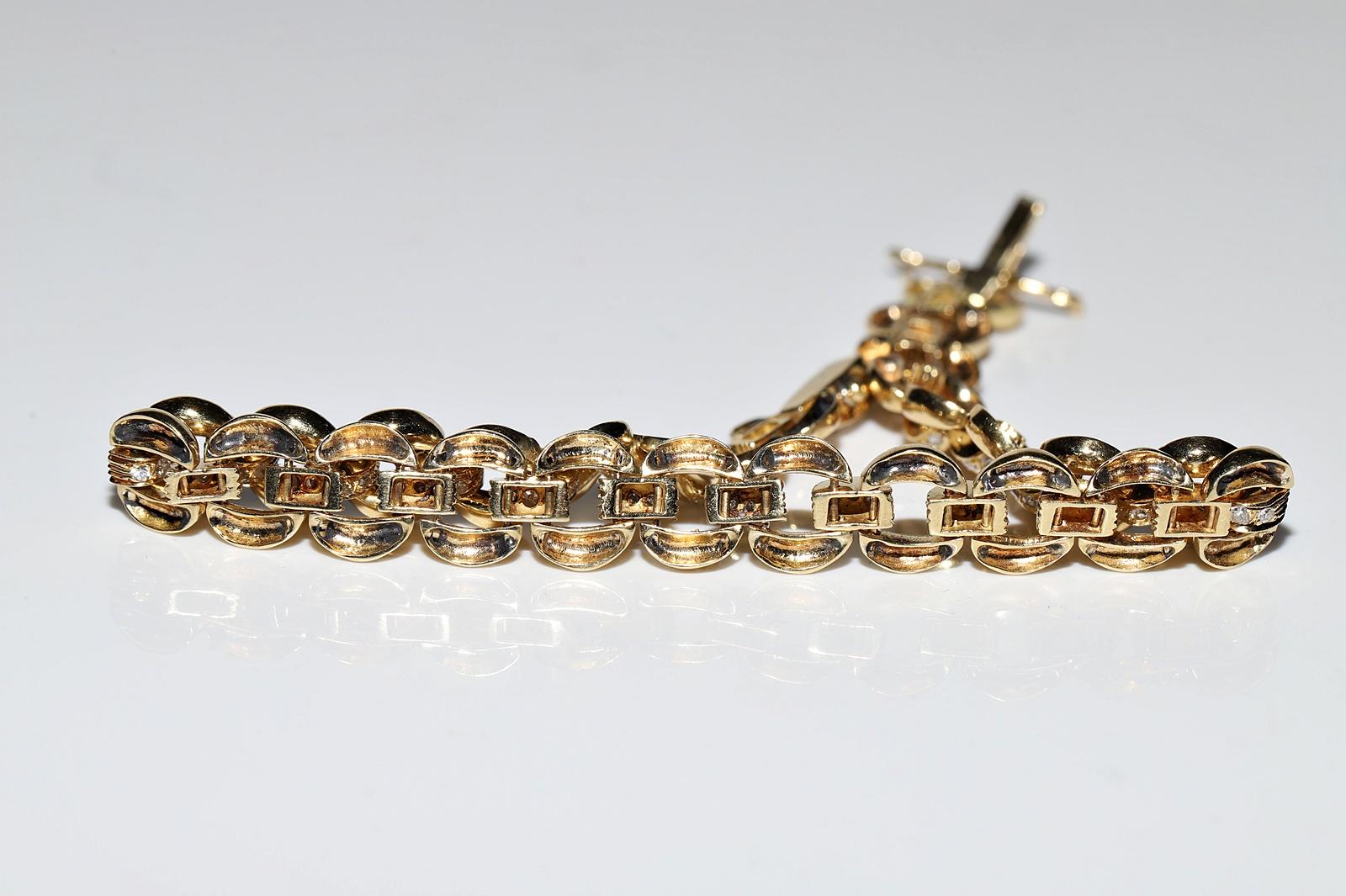 Vintage Circa 1980s 18k Gold Natural Diamond Decorated Bracelet For Sale 5
