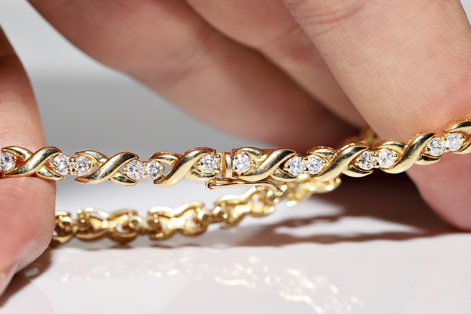 Vintage Circa 1980er Jahre 18k Gold Natürliches Diamant-Dekoriertes Vintage-Armband im Angebot 7
