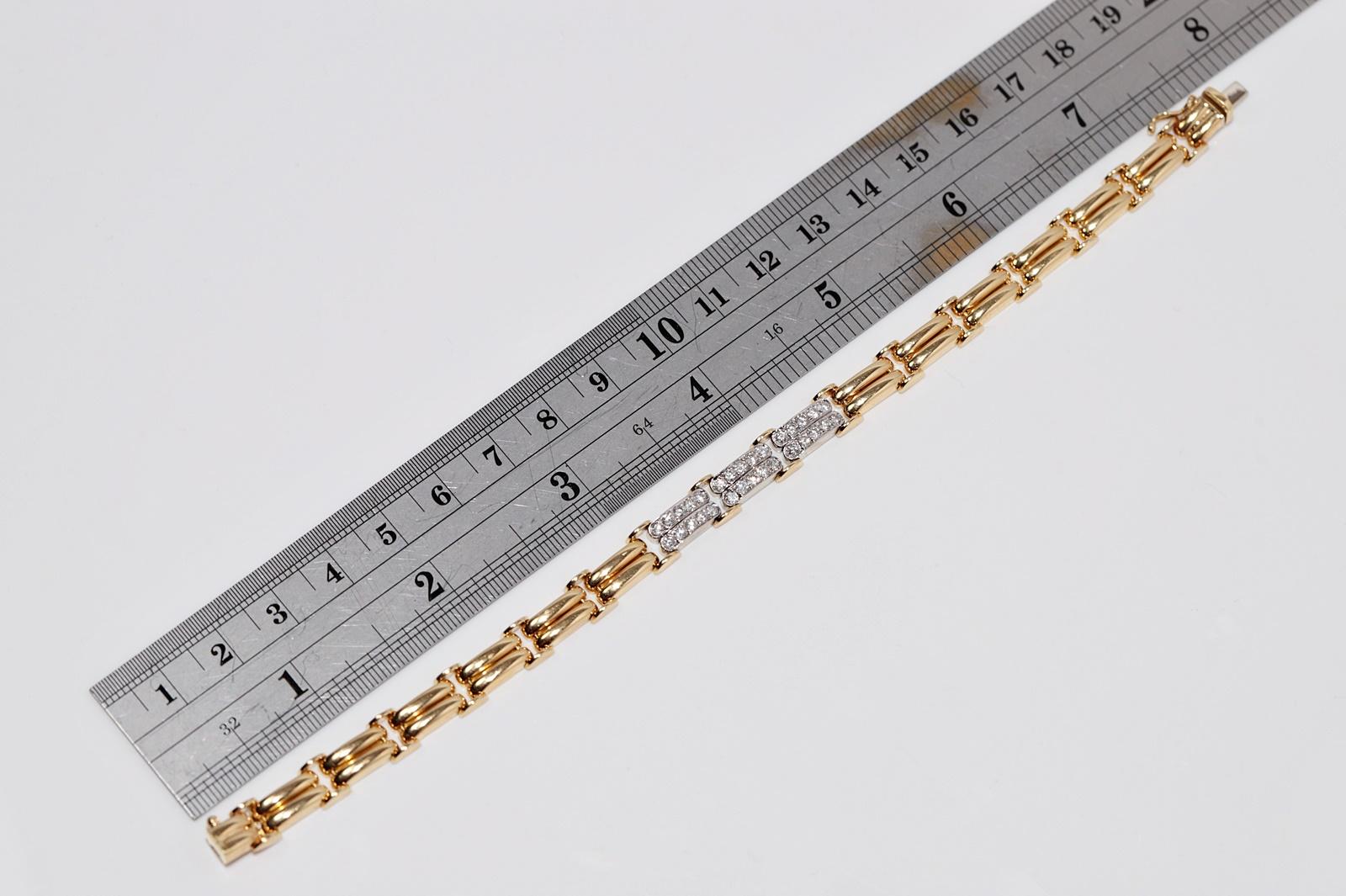 Vintage Circa 1980er Jahre 18k Gold Natürliches Diamant-Dekoriertes Vintage-Armband im Angebot 9