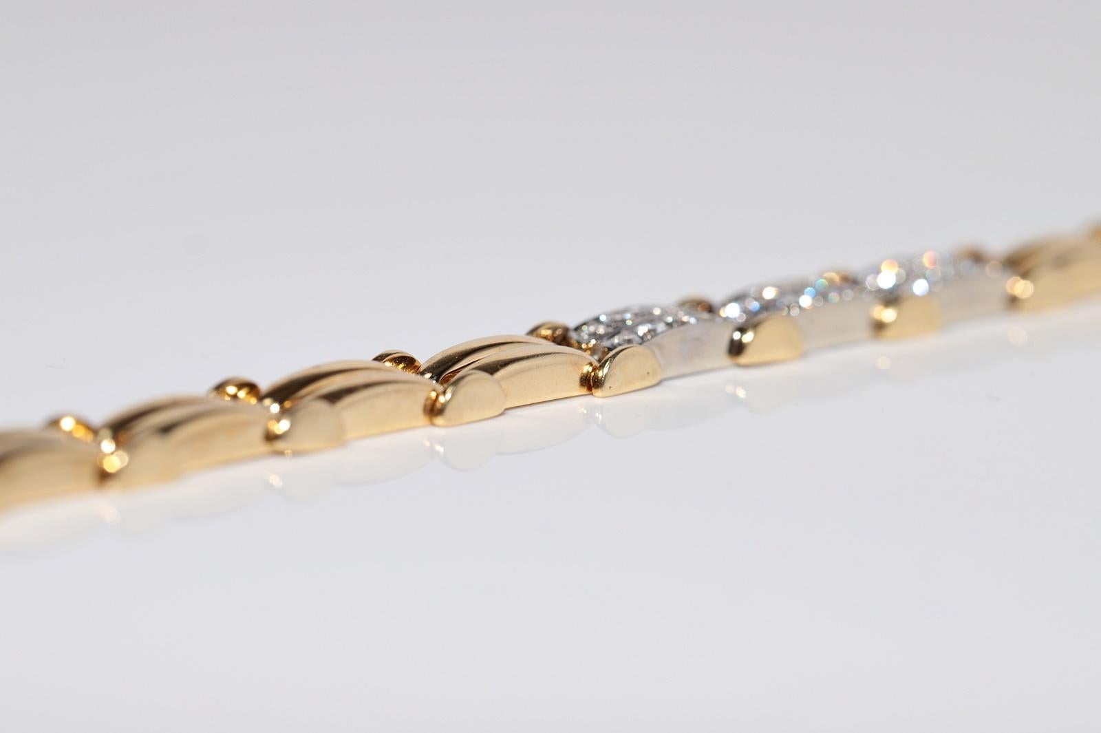 Vintage Circa 1980er Jahre 18k Gold Natürliches Diamant-Dekoriertes Vintage-Armband im Angebot 10