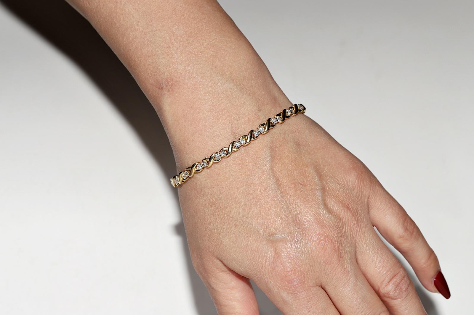 Vintage Circa 1980er Jahre 18k Gold Natürliches Diamant-Dekoriertes Vintage-Armband im Angebot 10