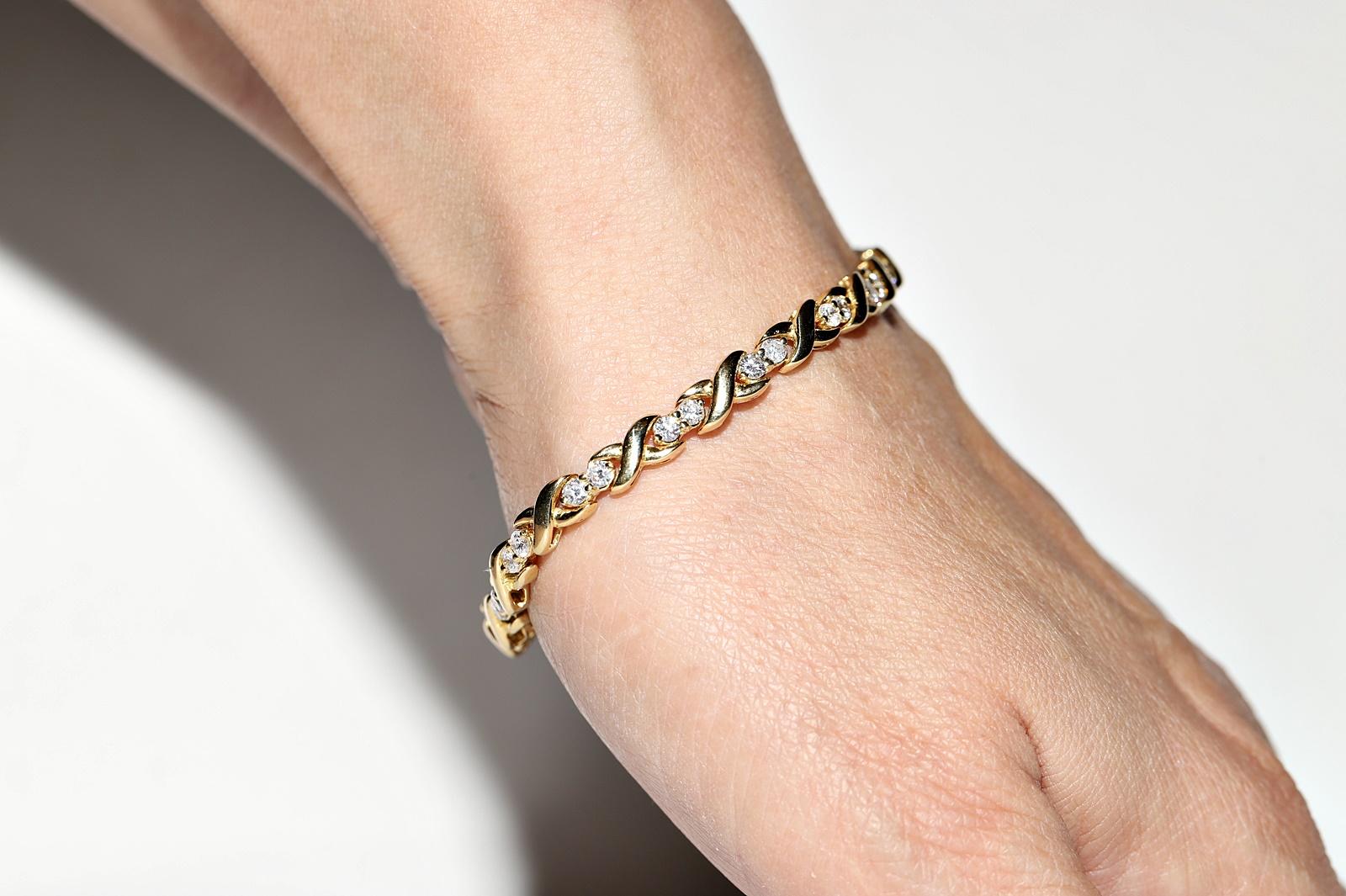 Vintage Circa 1980er Jahre 18k Gold Natürliches Diamant-Dekoriertes Vintage-Armband im Angebot 11